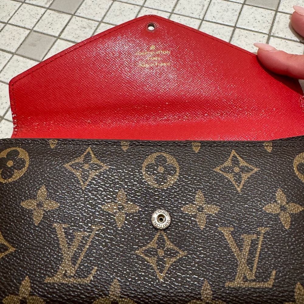 Louis Vuitton Wallet - Picture 4 of 8